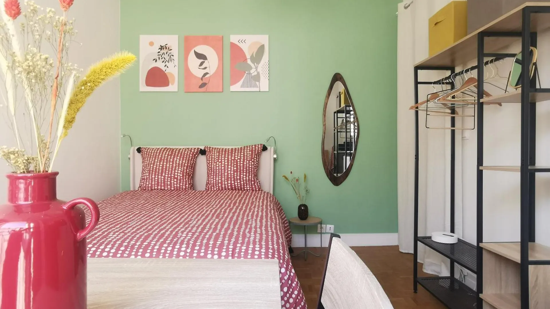 Lovely And Bright Studio In Montmartre Paris France